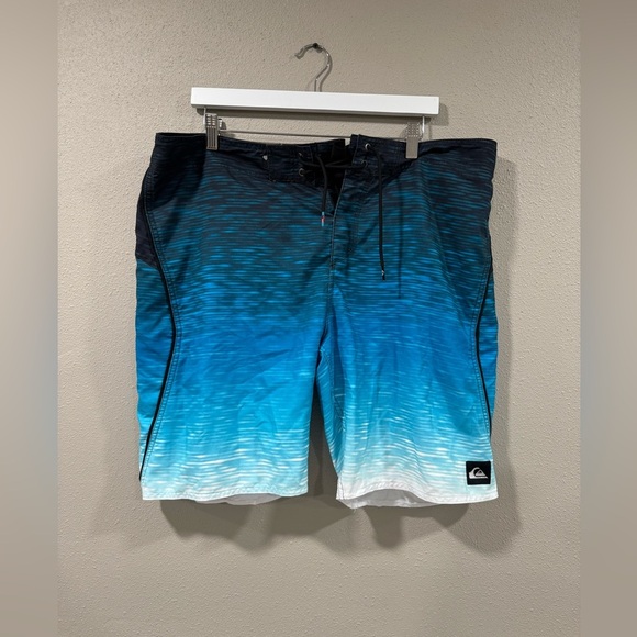 Quicksilver Men’s Swimtrunks Size 38 - Picture 1 of 5